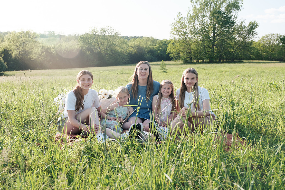 family photo outdoor mother's day shoot sedalia missouri