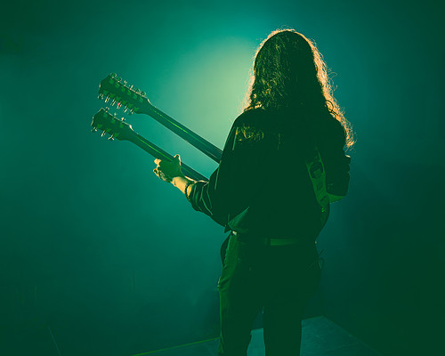 Concert photo featuring guitarist David Van Pelt by Mara Robinson