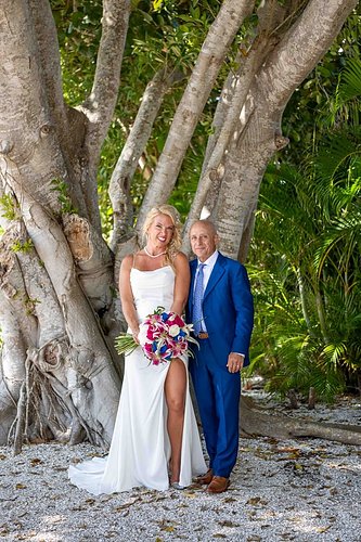 bride-and-groom-under-banyan-tree.jpg
