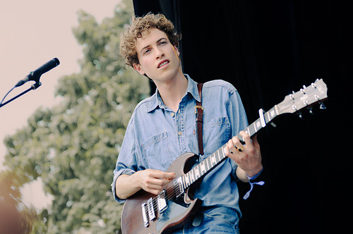 concert photography by Mara Robinson featuring Yuck guitarist vo