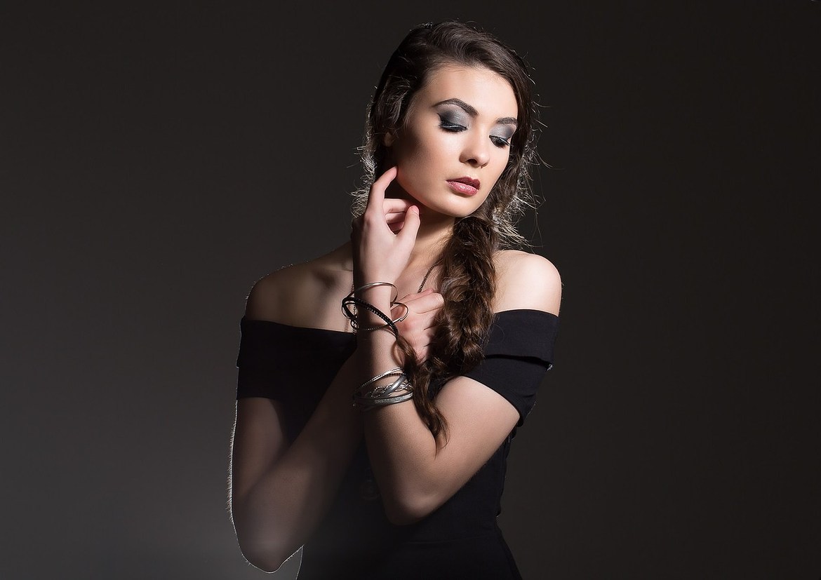 Learning how to develop projects and light ans shoot amazing portrait photographs in studio.