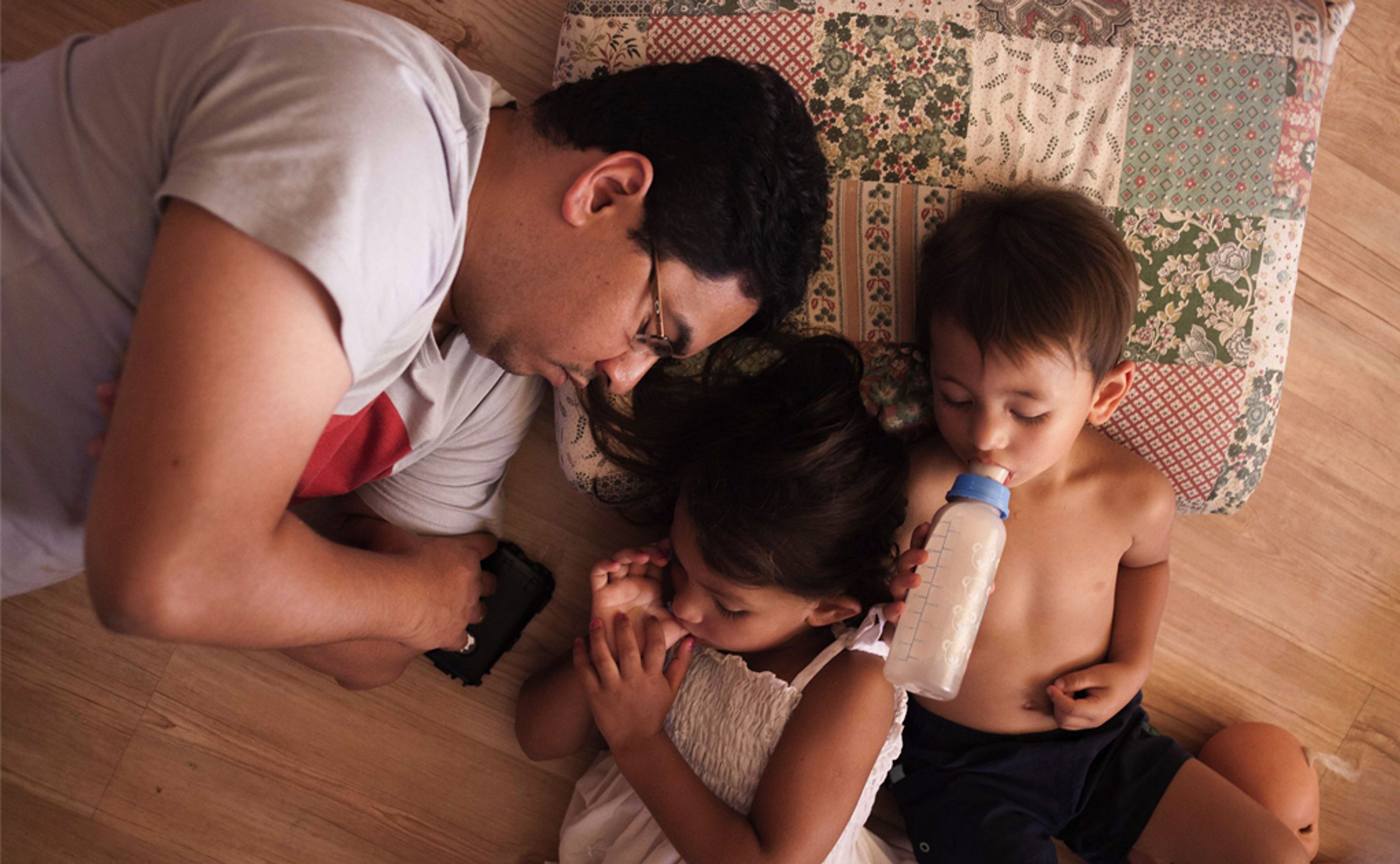 DOCUMENTARY FAMILY PHOTOGRAPHER