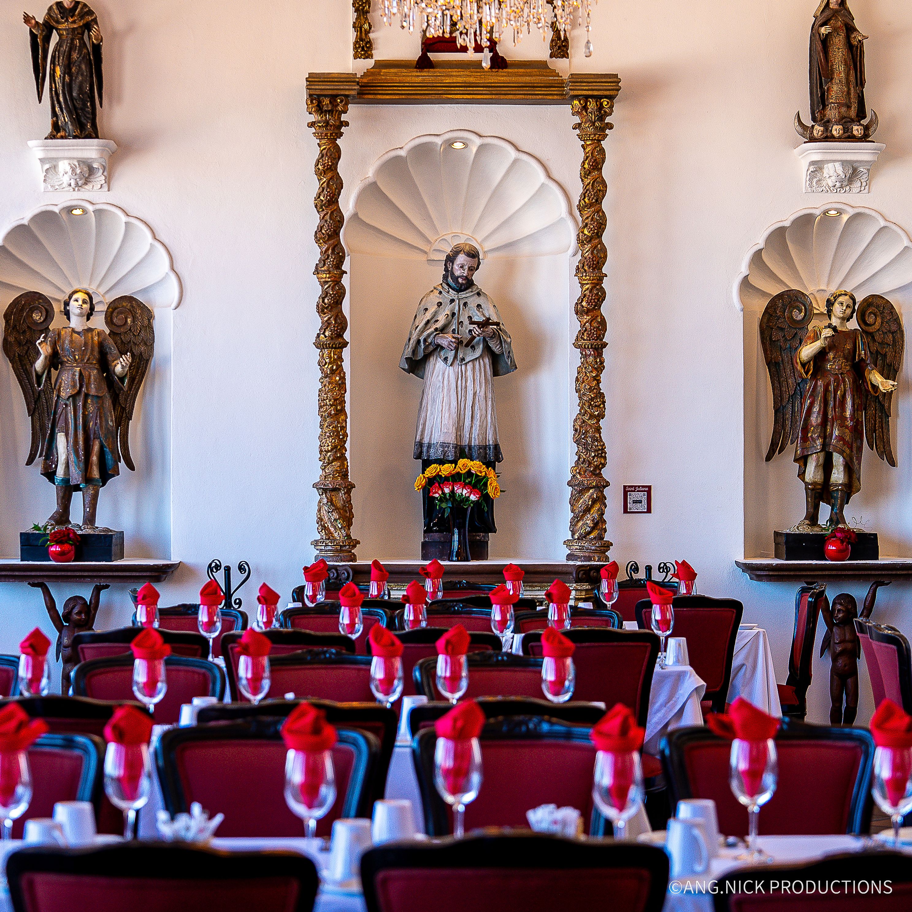 Statues and a stunning table spread at La Capella, Puerto Vallarta, Mexico