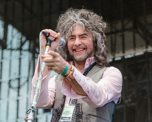 Music photography featuring Wayne Coyne of The Flaming Lips pointing and laughing at the crowd