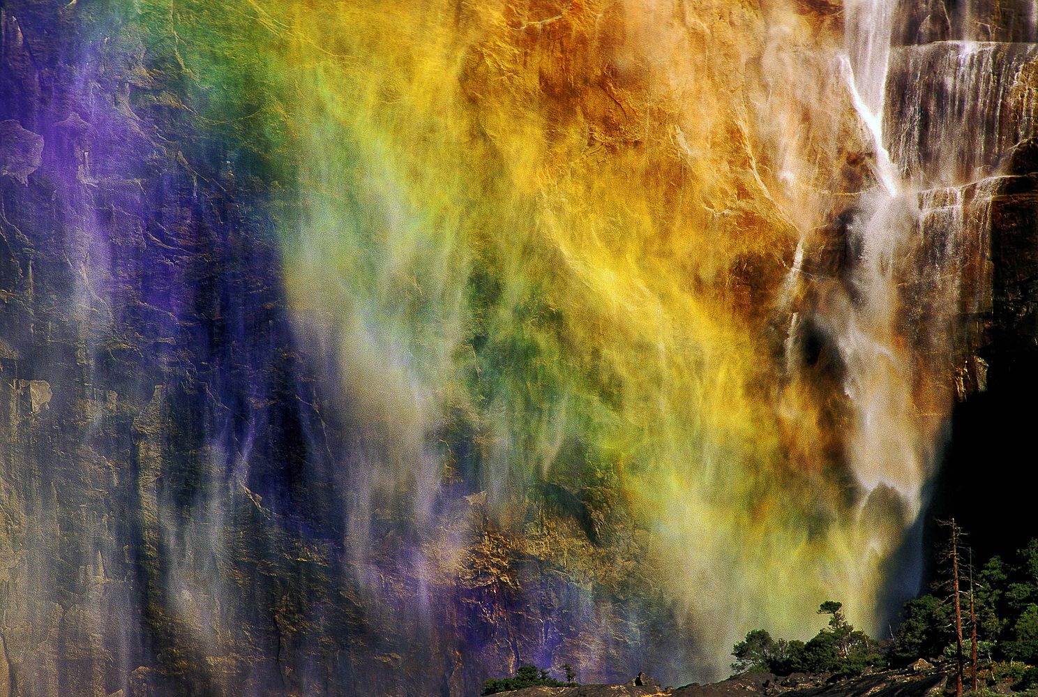 2-yosemite_falls_rainbow.jpg