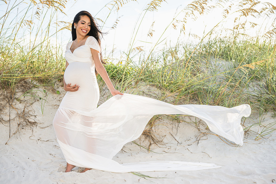 maternity session on the beach. Best maternity photo.