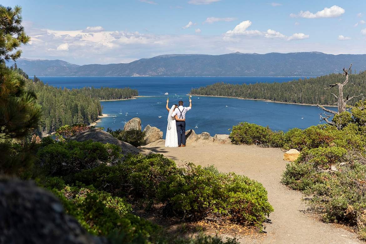 Destination wedding at Emerald Bay in Lake Tahoe. Beautiful breathtaking view. Couple from Germany.