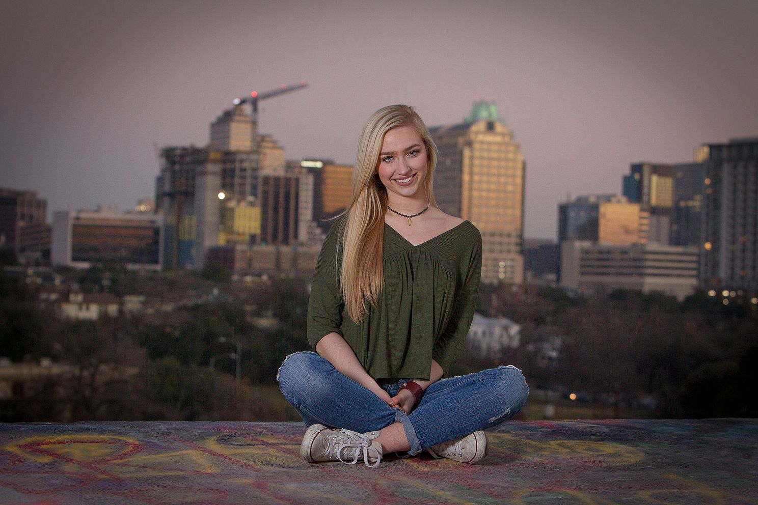 Senior photography of high school student in front of the Austin, TX skyline