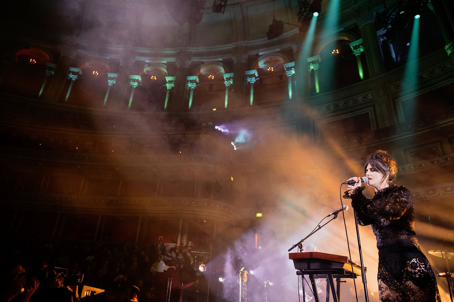 Sharon Van Etten and the Attachment Theory live at the Royal Albert Hall