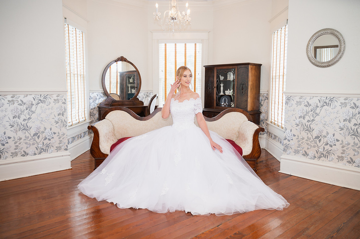 Bride getting ready photos in Orlando
