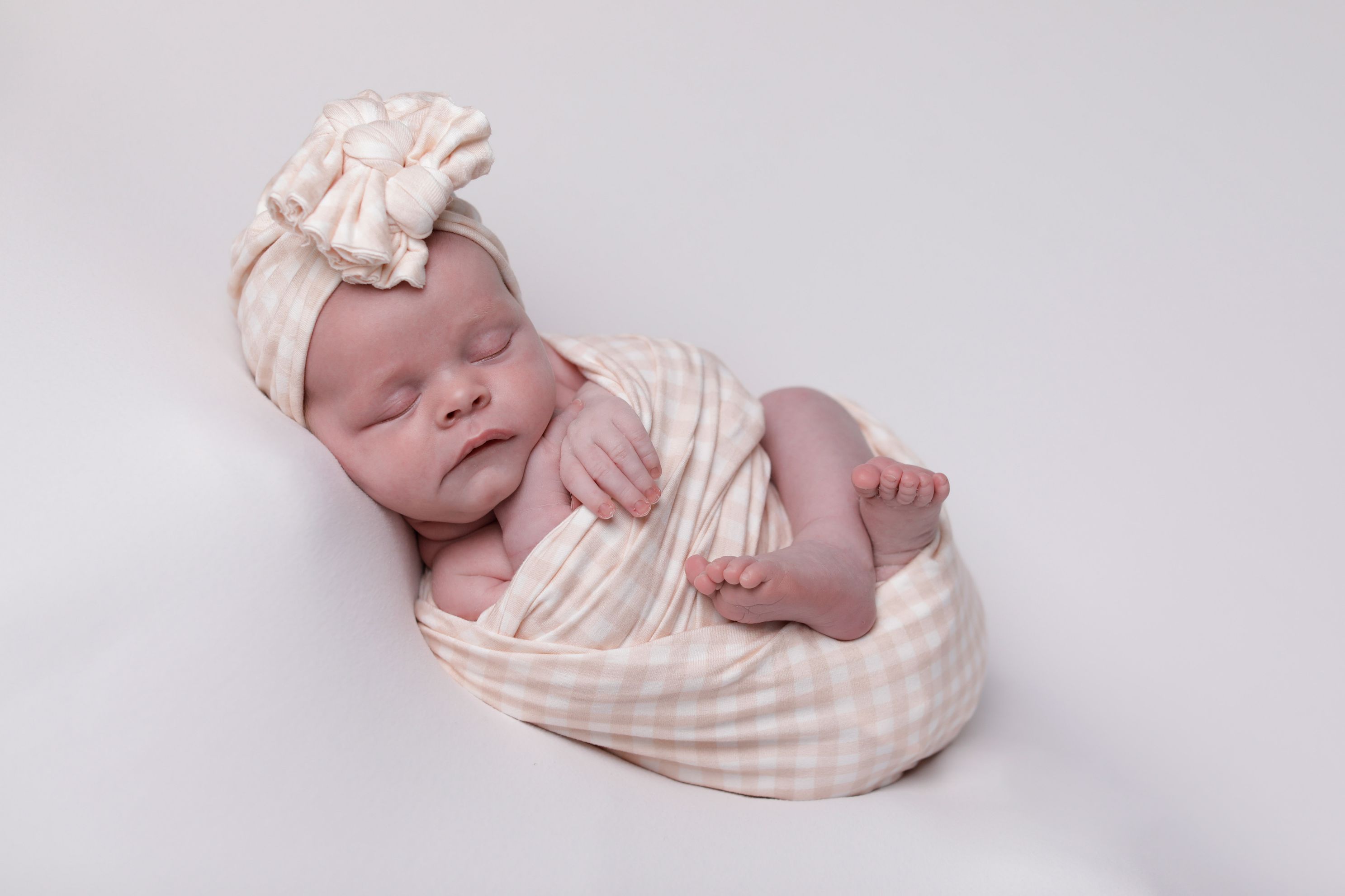 Bowl wrap with matching headband, newborn baby 14 days old girl with headband bow accredited photo