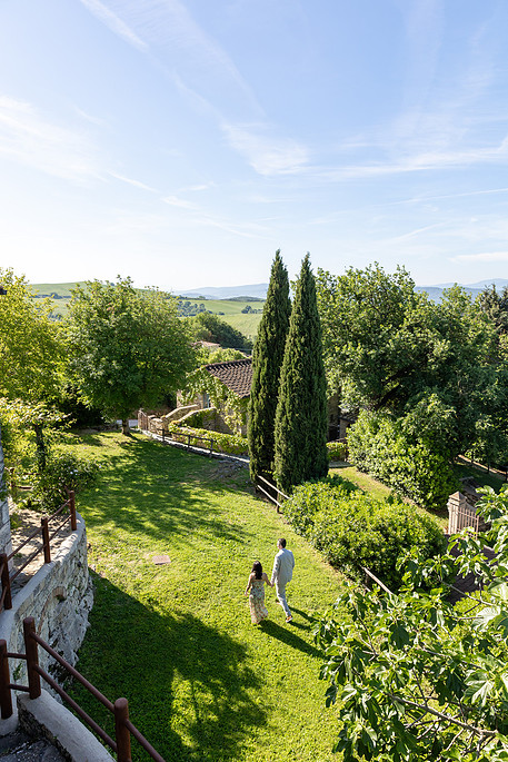 Stephanie_Couple_Borgo Pignano-53.jpg