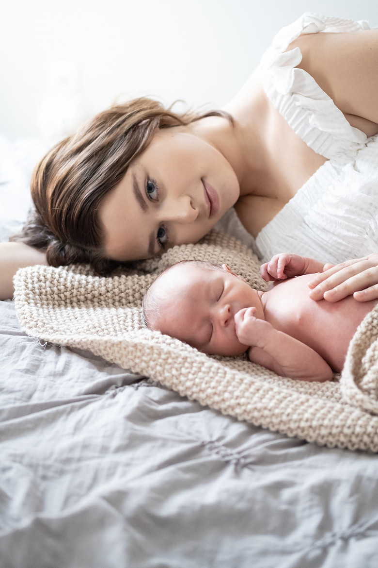 newborn sesssion photo studio missouri in-home