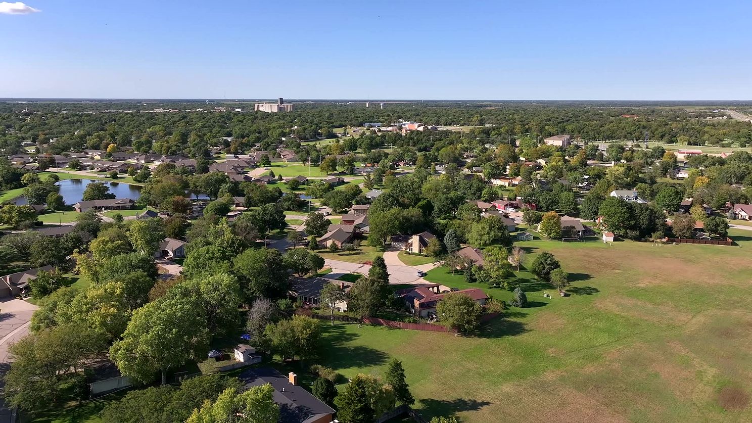 608 Rolling Hills Cir Newton, KS.mp4